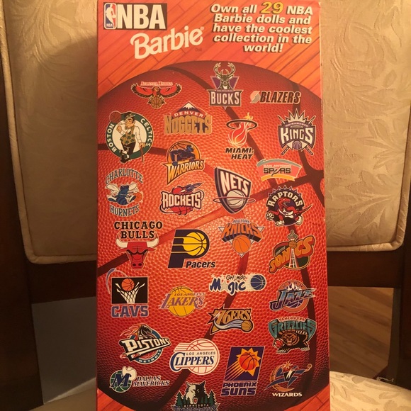 NIB 1998 NY Knicks Barbie Doll - Picture 4 of 8